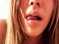 Free Sex Cute  Is Opening Her Wide Mouth On The Cam